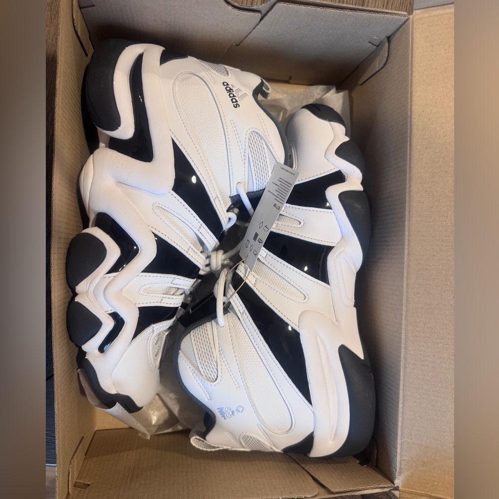 Adidas Dynamic White and Black Sneakers